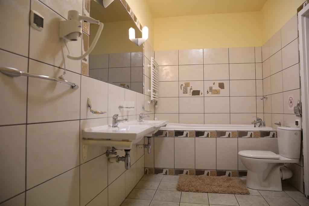 Roskosz Zespol Dworsko Parkowy Bed & Breakfast Biala Podlaska Luaran gambar
