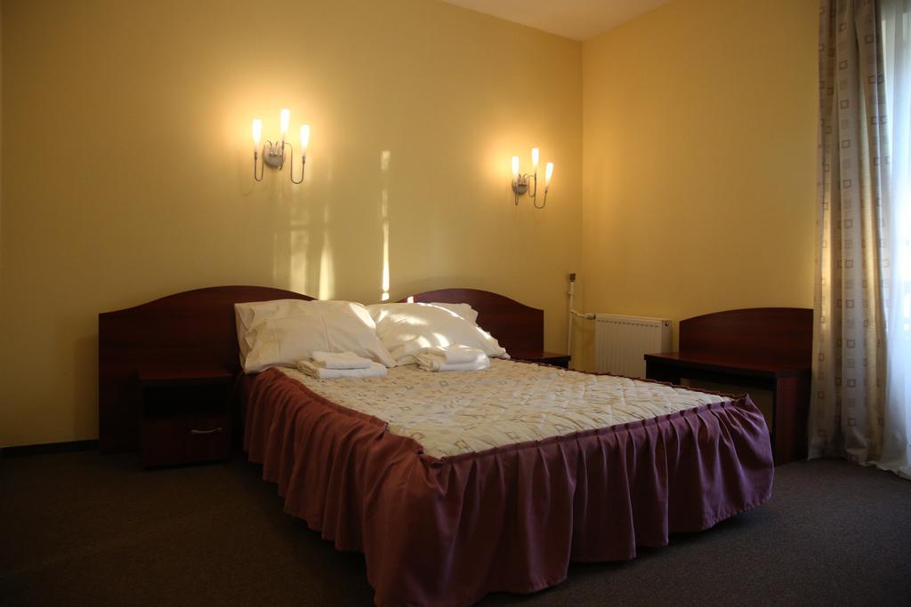 Roskosz Zespol Dworsko Parkowy Bed & Breakfast Biala Podlaska Luaran gambar